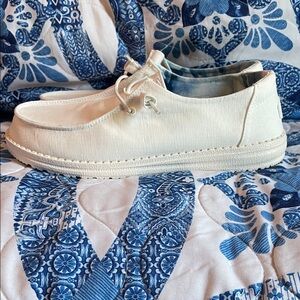 Hey Dude Women's Cream Loafers